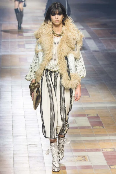 Look 24